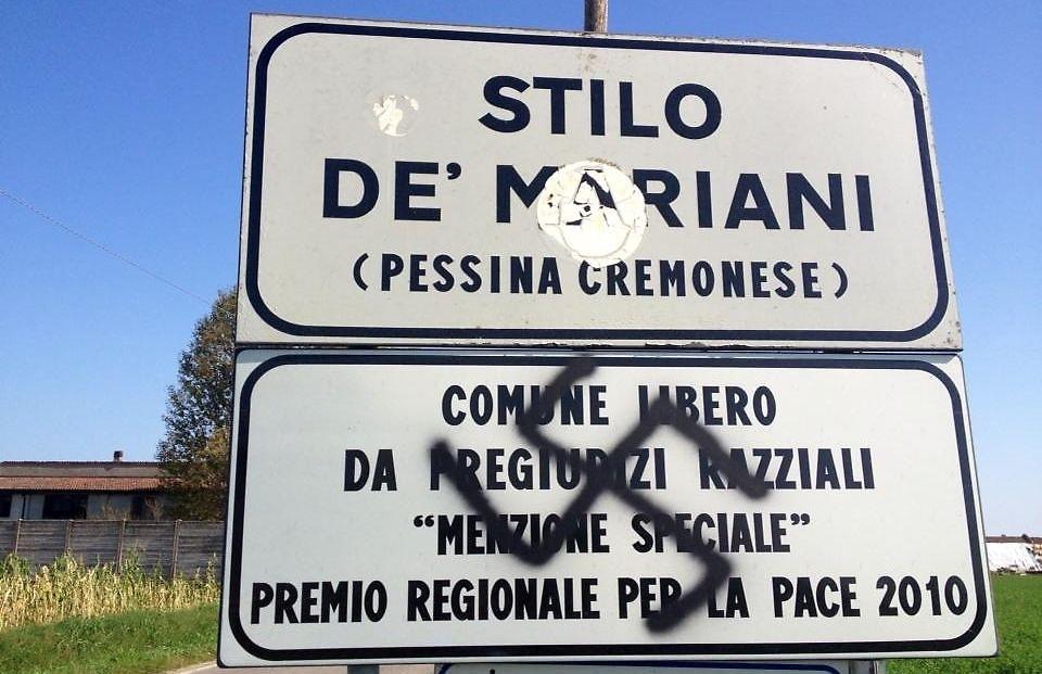 Risultati immagini per la provincia razzista lombarda