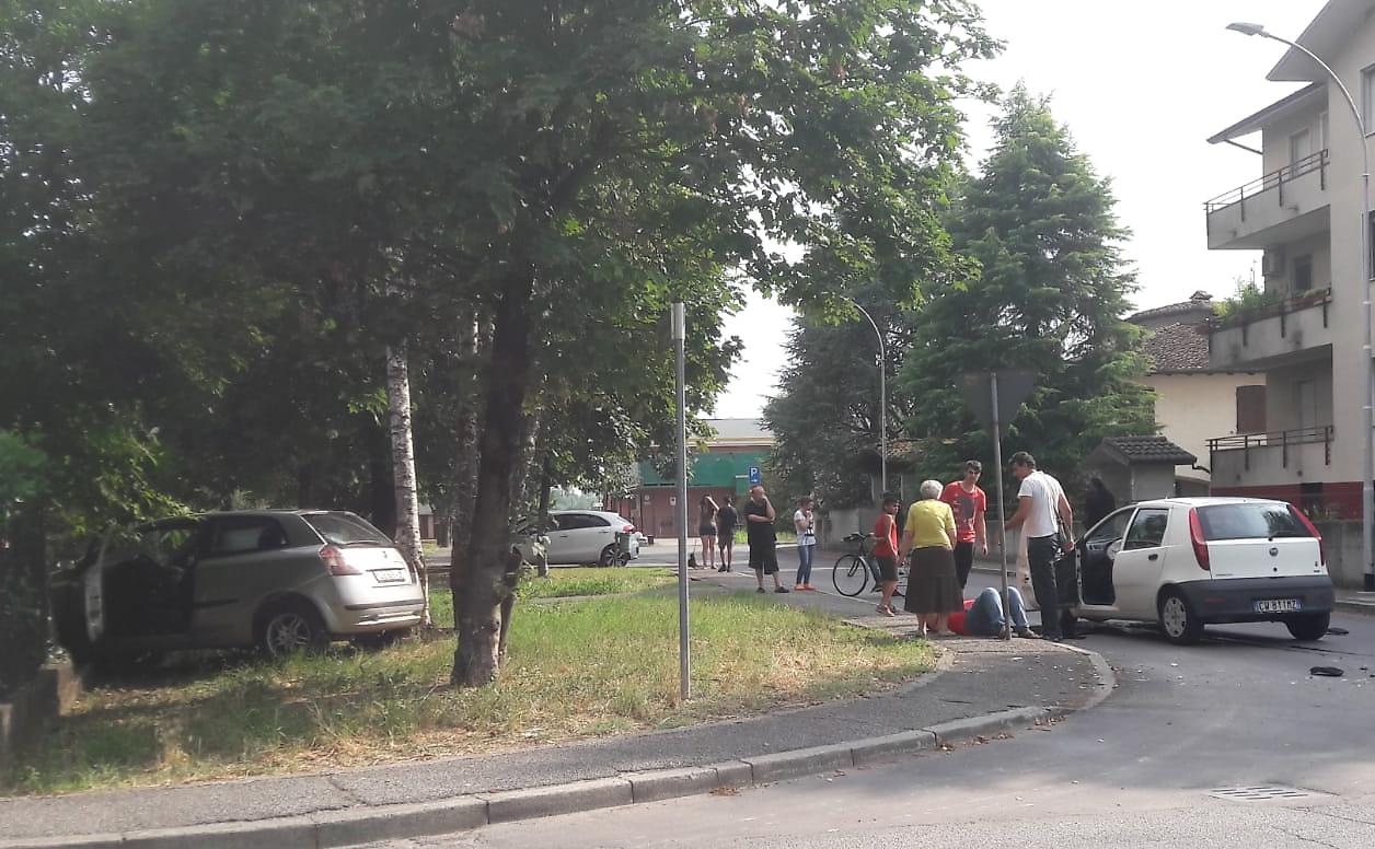 Terzo Incidente In Tre Mesi Feriti Un 45enne E Una 34enne La Provincia