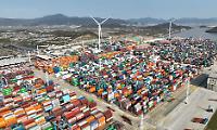 Cina, 1,4 mld tonnellate di merci gestite dal porto Ningbo-Zhoushan nel 2025