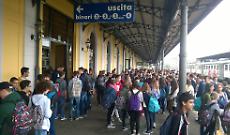 Treni sempre in ritardo. Ma ai cremonesi va tutto bene?