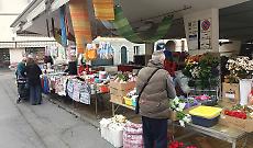 Crema. Mercato di via VerdiMendicanti molesti. Il sindaco intervenga