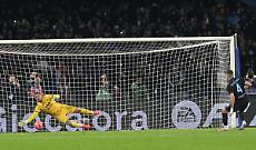 Napoli ai quarti di Coppa Italia, il Cagliari si arrende ai rigori