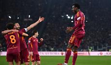 La Roma travolge la Cremonese 3-0 e aggancia il Napoli al 3&deg; posto