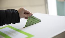 Referendum, alle 12 l'affluenza sfiora il 15%