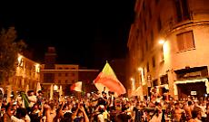 Caroselli e fuochi d'artificio:  a Cremona la festa per il trionfo dell'Italia