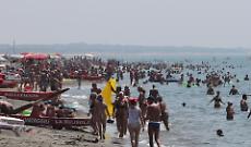 Un Ferragosto da tutto esaurito dal mare ai laghi