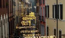 La Festa del Torrone: le luminarie «cantanti» illuminano il cuore di Cremona