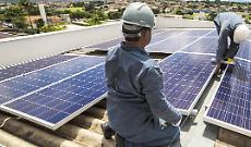 Caro energia: «Sui tetti dei capannoni maxi parco fotovoltaico»