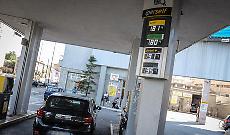 Dalla benzina alle autostrade, il 2023 inizia con i rincari