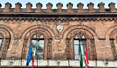 Cremona, bandiere a mezz’asta su Palazzo Comunale