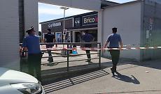Accoltellamento fuori dal Brico di via De Gasperi, area transennata