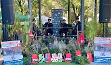 Il centro in festa per le Invasioni Botaniche: colori, profumi e musica