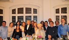 Cinquant’anni dopo, la classe degli anni ’70 ritrova la sua maestra