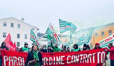 «Contratto metalmeccanici: aumento medio di 205 euro al mese e più tutele»