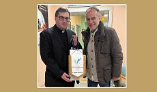 Il campione insieme ai più fragili