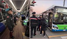 Carabinieri a bordo dei bus per proteggere i passeggeri