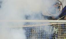 Petardo allo Zini colpisce Audero: paura in campo e partita sospesa