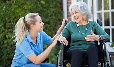 Troppe famiglie in crisi: &laquo;Calano colf e badanti&raquo;