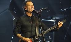 Nek da 30 anni in viaggio, e la poesia si tinge di rock