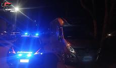 Colpo notturno in un maneggio: recuperati i due furgoni
