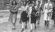 'Stanche di guerra', la resilienza delle donne