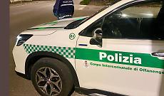 Sorpreso a urinare in piazza: multato dalla Polizia locale