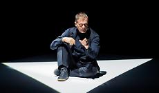 Quando il potere seduce: Massini tra Mein Kampf, Donald e Putin