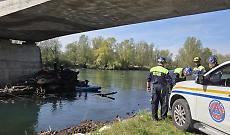 Rami sotto il ponte della Paullese, protezione civile e sommozzatori in campo