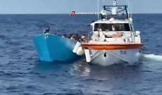 Soccorsi 91 migranti al largo di Lampedusa, due morti