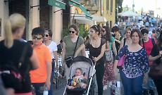 Spese di dicembre, tredicesime più ricche per consumi e regali