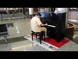 VIDEO Medico pianista suona i Queen in ospedale
