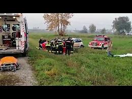 VIDEO I soccorsi al pilota dell'ultraleggero precipitato