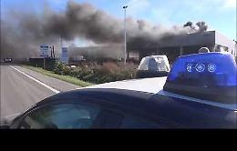 A fuoco un capannone sulla Castelleonese