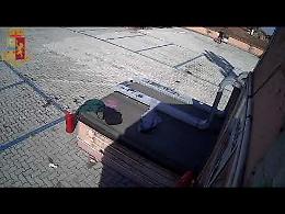 VIDEO Le immagini dei vandalismi all'autosilo Massarotti
