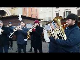 VIDEO Le note dell'Estudiantina per l'inaugurazione della pista di pattinaggio a Casalmaggiore