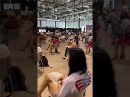 Tanti giovani all'Hub di CremonaFiere per ricevere la prima dose