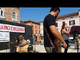 VIDEO La marcia per la pace con tutte le scuole