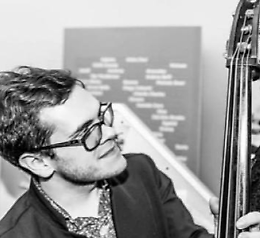 Spettacolo teatrale "L'urlo del Contrabasso" scritto e interpretato da Alceste Ferrari