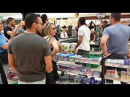 VIDEO Il sit-in di protesta all'interno dell'Iper dei lavoratori della logistica