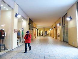 Non ci sono più soldi: il Comune blocca il contributo annuale per l'illuminazione della centrale Galleria Gorni