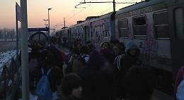 Soppressioni e carrozze ghiacciate, giovedì nero dei pendolari