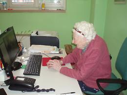 Nonna Esterina saluta dal monitor