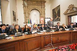 Comune, stretta sui conti