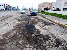 Via Galluzzi colabrodo, il Comune corre ai ripari
