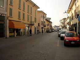 Via Umberto in bilico: area pedonale o plateatico recintato
