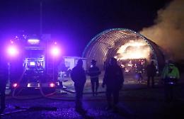 Incendio nel fienile, bruciate 250 rotoballe