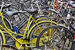 Dal Comune bici dimenticate in regalo ai poveri 