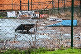 Degrado alla Bissolati: muri scrostati e acqua dai tetti