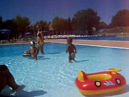 Piscina comunale, salva la stagione estiva