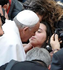 Rebecca, un bacio e una carezza da Papa Francesco